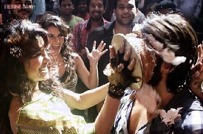 Snapshot: When Priyanka Chopra smeared cake all over Ranveer Singh's face