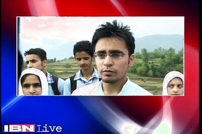 Smriti Irani offers financial aid to IIT-JEE qualified J&K student who lost his father in a terror attack