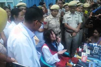Irom Sharmila Meets Kejriwal, Seeks Advice on Fighting Manipur Polls