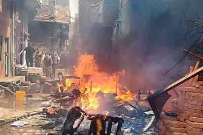 Mob Vandalises Churches in Pakistan's Jaranwala Over 'Blasphemy', PM Warns of Action, Forces Called