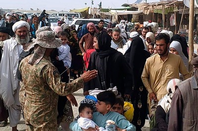 Stampede in Afghanistan-Pakistan Border as Hundreds Try to Flee Taliban, One Killed