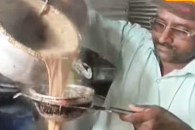 This Tea Seller From Maharashtra Earns in Lakhs Every Month Using Unique Approach