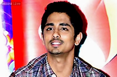 Oops! Sidharth Malhotra's bouquets at Siddharth's doorstep