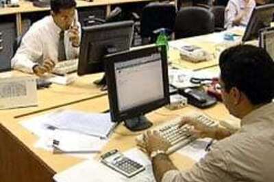 Mkt ends near day's low: Oil & gas, power down