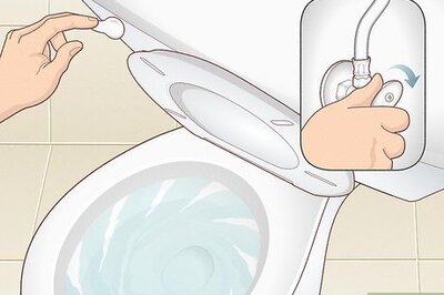 How to Clean a Toilet Bowl with Vinegar and Baking Soda