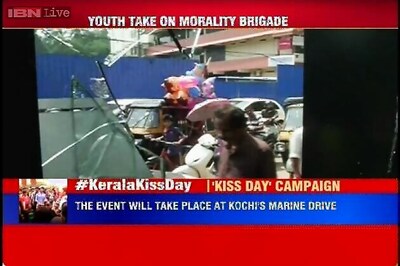 'Kiss of love' volunteers attacked by alleged moral police in Kerala