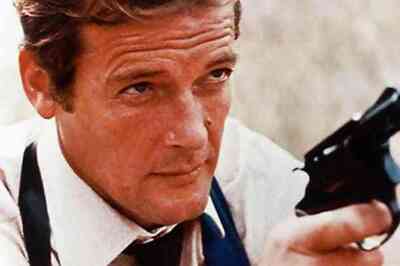 Roger Moore wants to play villain in Bond film
