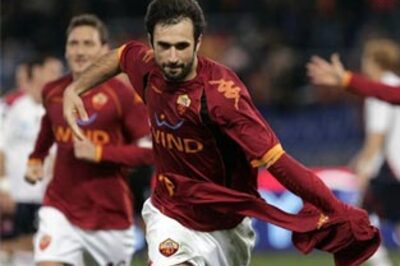 Last gasp Vucinic gives Roma win over Cagliari