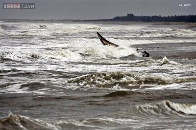 Thousands evacuated in Andhra as cyclone Phailin moves closer