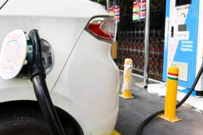 MoRTH Decelerates Rollout of New EV Battery Testing Norms; Industry Experts Say Step 'Much Needed'