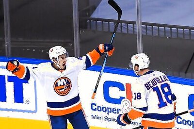 Panthers avoid elimination, beat Islanders 3-2 in Game 3