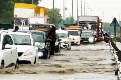 After Heavy Rains in Delhi, Traffic Thrown out of Gear due to Waterlogging, Potholes