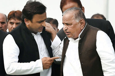 Relief for Mulayam, Akhilesh as CBI Says No Proof Against Father-Son in Disproportionate Assets Case