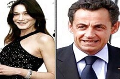 Sarkozy, Bruni win payout over Ryanair ad