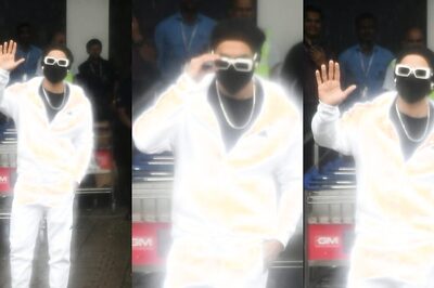 Ranveer Singh Stops a Car To Pose For The Paparazzi, Gets Hilarious Reactions From Fans