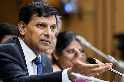 Raghuram Rajan Defends Inflation Record, Urges Independence
