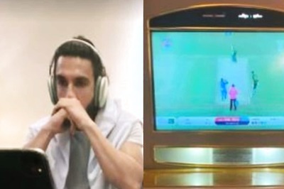 Ranveer Singh Keeps ‘Priorities’ First, Enjoys India Vs Pak T20 World Cup Match On Flight; See Pics