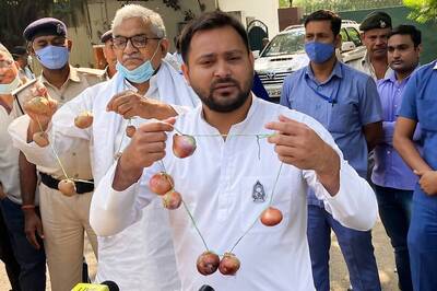 'Farmers being Destroyed, Youth Unemployed': With 'Onion Garland', Tejashwi Renews Attack on Centre
