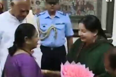 Jayalalithaa hands over list of ministers to Governor, will be sworn in as Tamil Nadu CM on Saturday