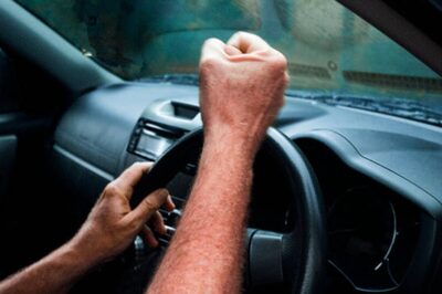 Bengaluru Road Rage: Uber Driver Threatens Bike Rider Using Car Jack, Police Come to the Rescue