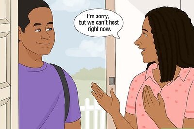 How to Deal with Friends Who Invite Themselves over Without Asking