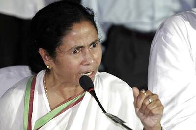 Mamata promises 1 crore new jobs in West Bengal