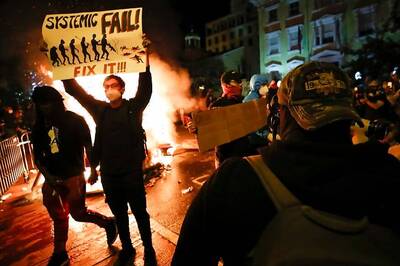 US Heads into a New Week Shaken by Violence and Pandemic with Neighborhoods in Shambles