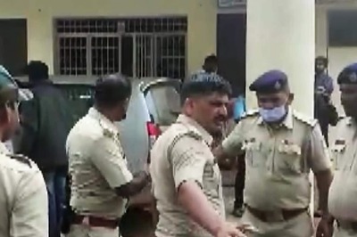 Killed on Camera: Ex-Employees Stab Karnataka Vastu Expert 60 Times inside Hotel Lobby in Broad Daylight