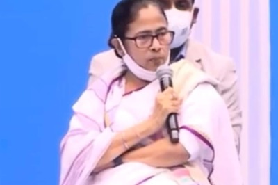 Mamata Banerjee Faces Protests by Hindu Yuva Vahini During Varanasi Visit