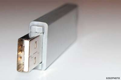 Pentagon computers attacked with flash drive