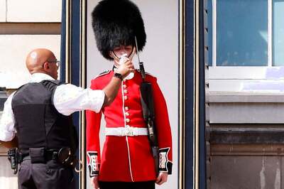 UK Heatwave: Queen's Guard Receives Water to Drink Amid Record-breaking Temperatures