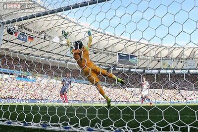 Tottenham extend contract of goalkeeper Hugo Lloris