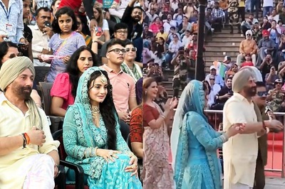 Gadar 2: Sunny Deol, Ameesha Patel Visit Attari–Wagah Border, Dance To Udja Kale Kawan; Watch