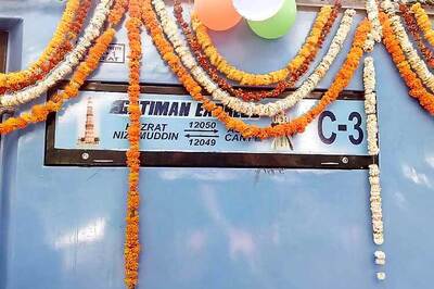 Gatimaan Express flagged off, Suresh Prabhu calls it a 'proud moment': As it happened