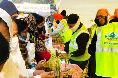 Delhi: 20,000 Free Saplings Distributed on Occasion of New Year at Gurudwara Bangla Sahib