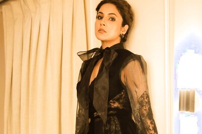 In Black Floor-Length Gown, Shehnaaz Gill Looks Ravishing