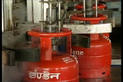 Centre may ask all refineries to produce fixed level of LPG