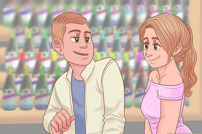 How to Understand the Difference Between Flirting and Social Interaction