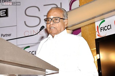 Film fraternity urges Tamil Nadu government to erect a statue in memory of late filmmaker K Balachander