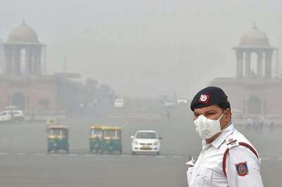 Doctors Ask Traffic Cops to Wear Pollution Masks During Duty