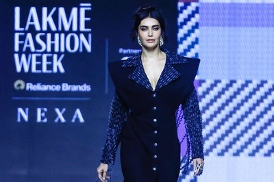 Lakme Fashion Week X FDCI: Karishma Tanna Owns The Ramp on Day 1 With Her Sleek Black Ensemble