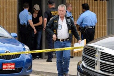 Cops raid doc clinic, seek Jackson manslaughter link
