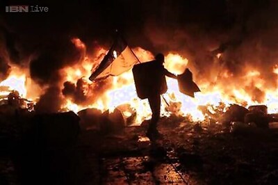 Riot police move in against Kiev protest camp