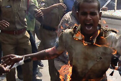 Telangana protestor succumbs to 80 pc burns
