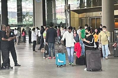 Man Scales Wall of Mumbai International Airport, Dashes Towards Runway; Caught by CISF Officers