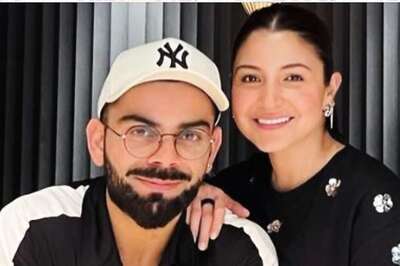 Anushka Sharma Twins With Virat Kohli, Holds Him Close As They Enjoy Dinner Date In Bengaluru | Photos