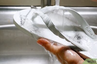 How to Clean White Flip Flops