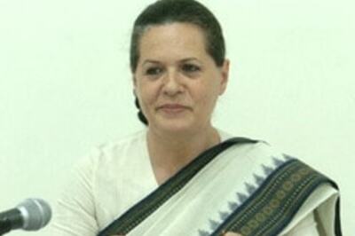 Sonia attacks SP for dividing society