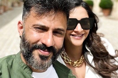 Mom-to-be Sonam Kapoor Reacts as Anand Ahuja Posts Snaps of Their Day-Out in Italy; See Pics