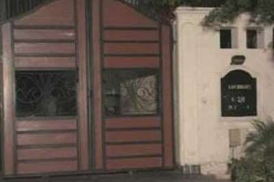 Cops break into bookie's house